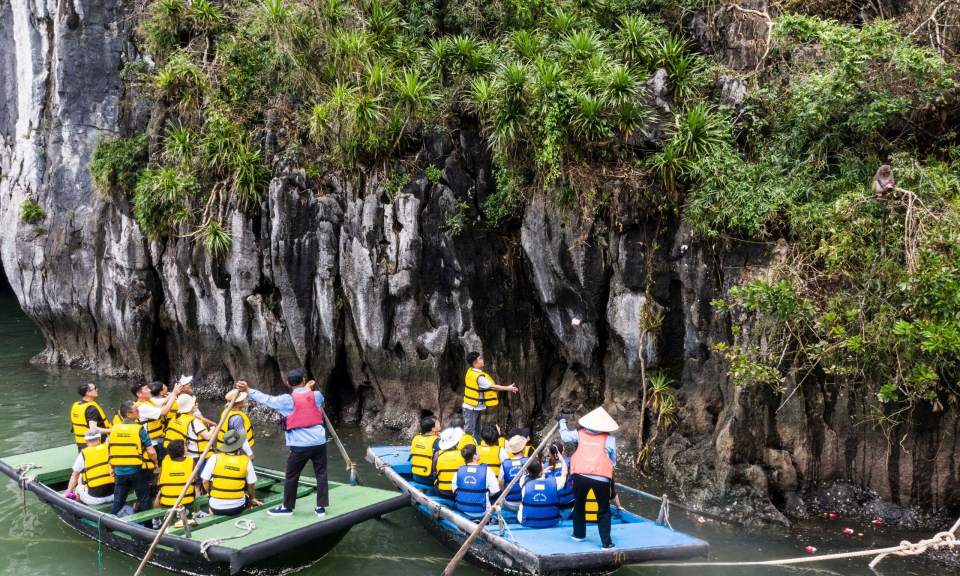 Ha Long Bay welcomes 40,000 tourist arrivals after Typhoon Yagi