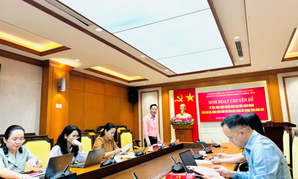 Đảng bộ Văn phòng Đoàn ĐBQH và HĐND tỉnh sinh hoạt CĐ “về việc thực hiện chuẩn mực đạo đức cách mạng của CB, ĐV gắn với văn hóa công sở trong tình hình mới”