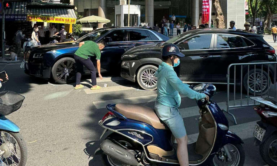 Đâm phải Rolls-Royce siêu sang 40 tỷ, chủ Hyundai Kona có thể tốn cả tỷ đền bù