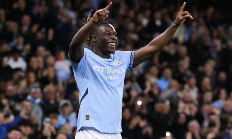 Thiếu Haaland, Man City vất vả thắng đội hạng Hai