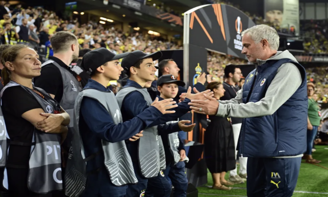 Mourinho phá kỷ lục của Ancelotti ở Cup châu Âu