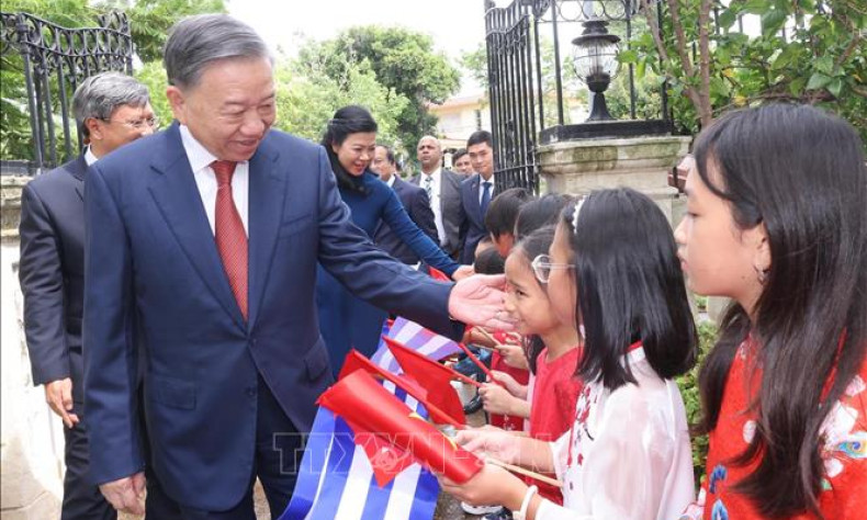 Tổng Bí thư, Chủ tịch nước Tô Lâm thăm Đại sứ quán và cộng đồng người Việt Nam tại Cuba