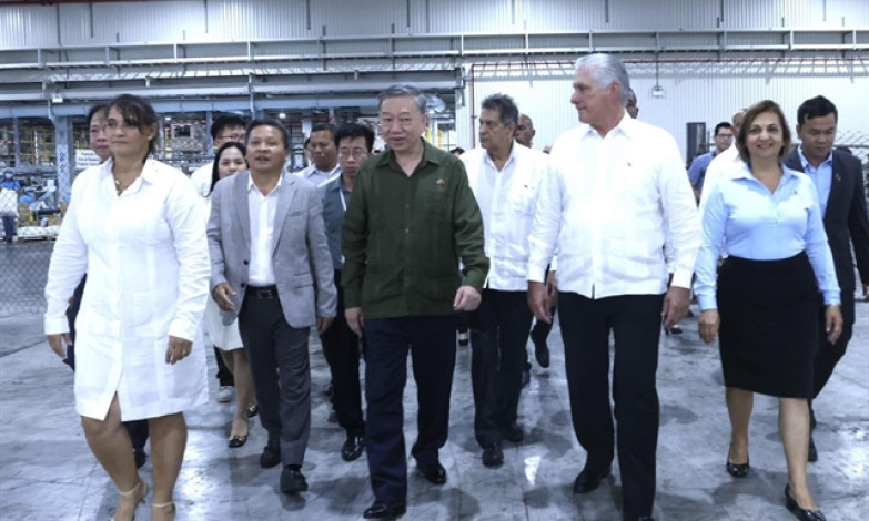 Vietnamese, Cuban top leaders visit Mariel Special Development Zone in Cuba