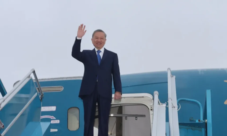 Top leader leaves for state visits to Mongolia, Ireland, attendance at Francophonie Summit, official visit to France