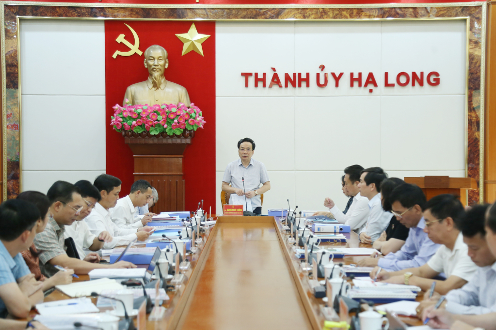 Đồng chí Nghiêm Phú Cường, Phó Chủ nhiệm Ủy ban Kiểm tra Trung ương, Phó Trưởng đoàn kiểm tra phát biểu kết luận cuộc kiểm tra.