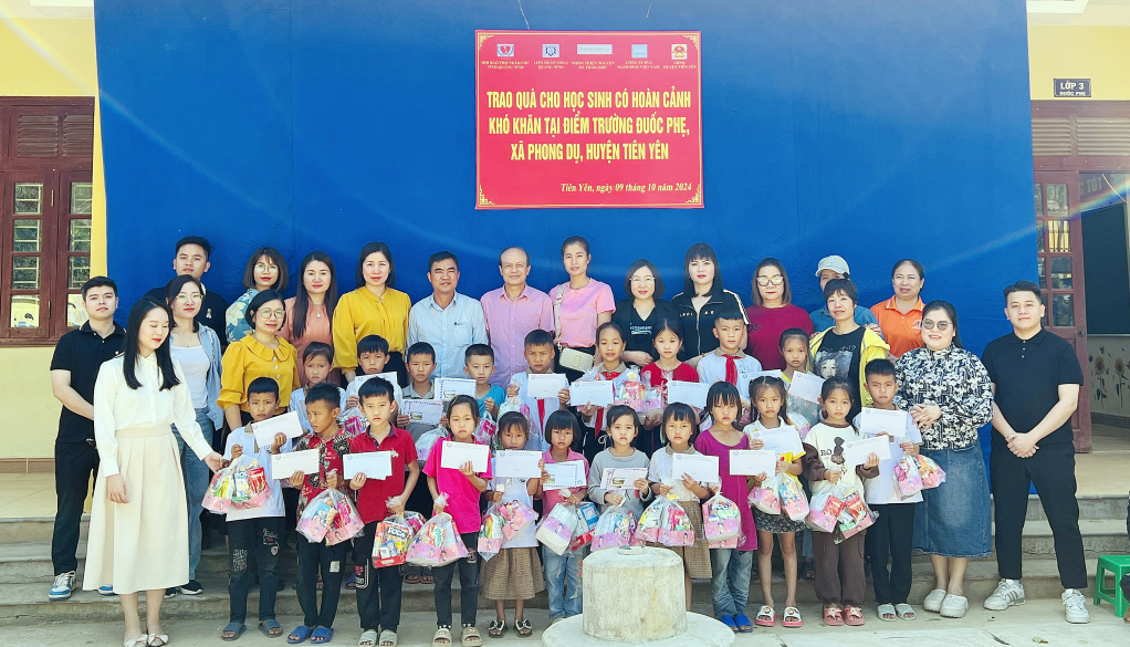 Tỉnh Hội Quảng Ninh tặng quà cho học sinh mồ côi, khuyết tật tại Tiên Yên