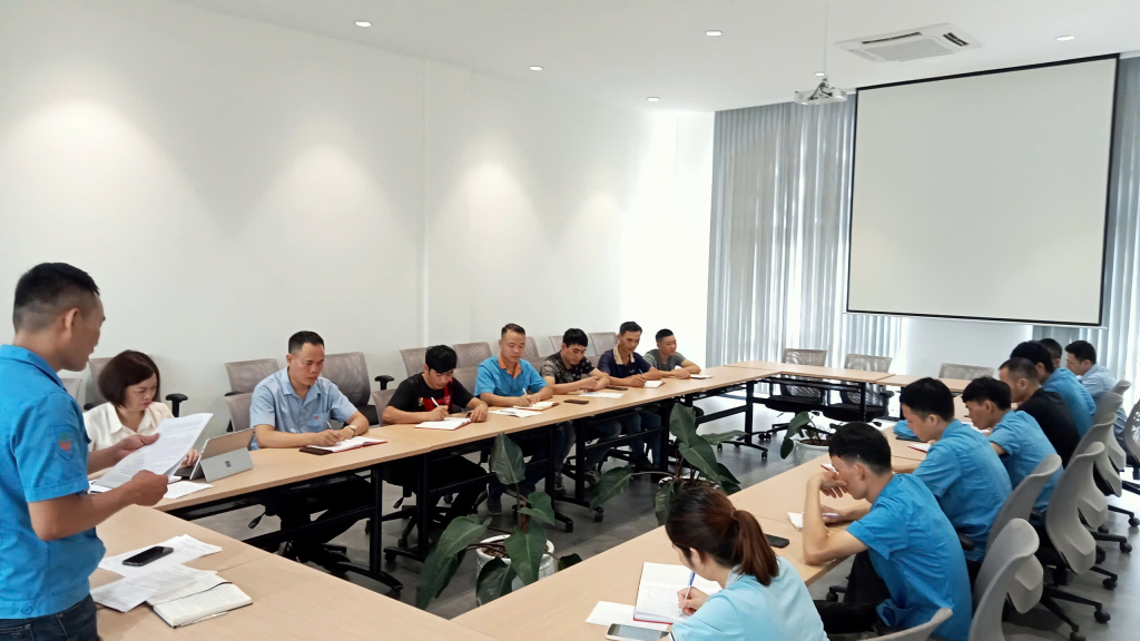 Buổi sinh hoạt thường kỳ tháng 8/2024 của Chi bộ Công ty TNHH Công nghệ Kỹ thuật Ngân Hà (Đảng bộ KCN-Cảng biển Hải Hà)
