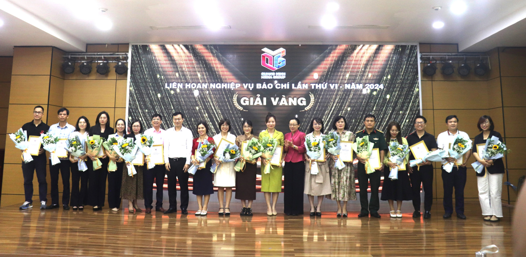 Các tác giả, nhóm tác giả có tác phẩm xuất sắc đoạt giải Vàng của Liên hoan được vinh danh trong lễ bế mạc và trao giải.