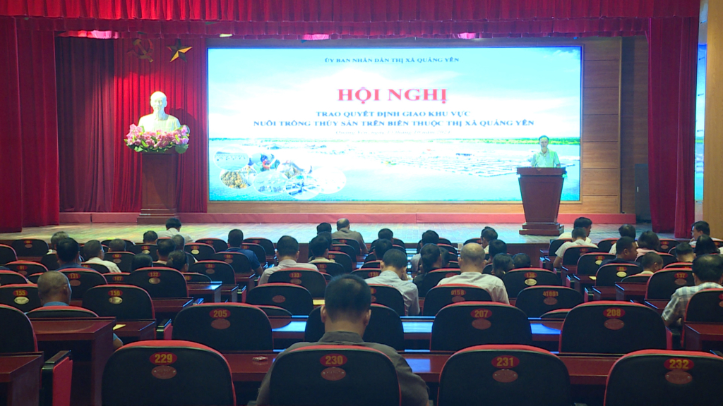 Lãnh đạo TX Quảng Yên phát biểu tại Hội nghị trao quyết định giao khu vực nuôi trồng thủy sản trên biển thuộc TX.