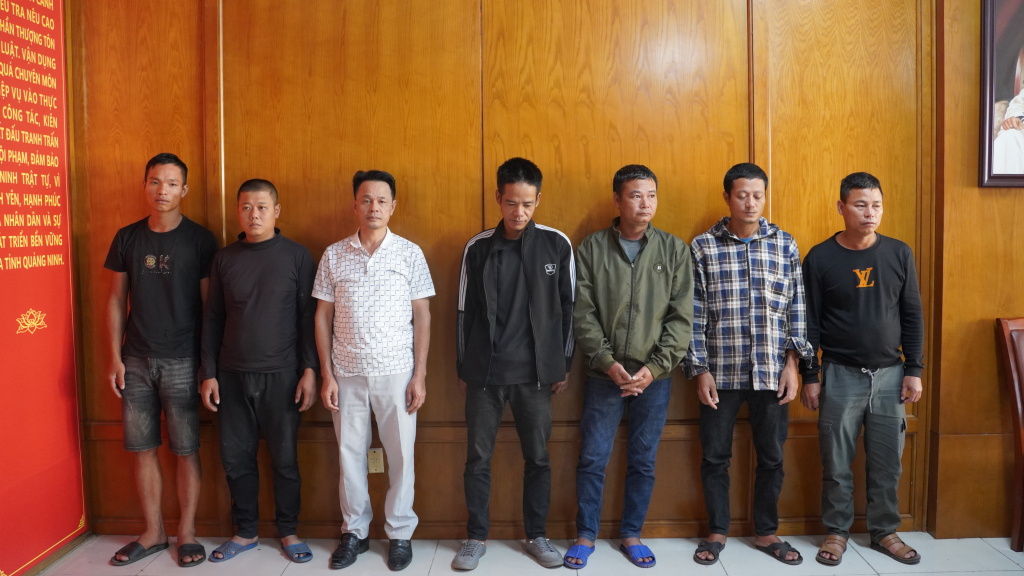 Các đối tượng bị bắt giữ tại cơ quan Công an.
