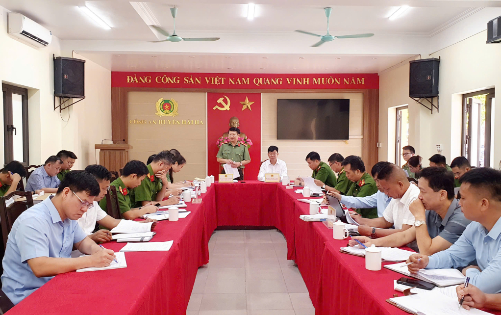 Đoàn công tác của Cục Xây dựng phong trào bảo vệ an ninh Tổ quốc - Bộ Công an làm việc với huyện Hải Hà về thực hiện các tiêu chí an ninh, trật tự trong xây dựng nông thôn mới nâng cao và0 ngày 4/10/2024. Ảnh: Trần Trinh (CTV)