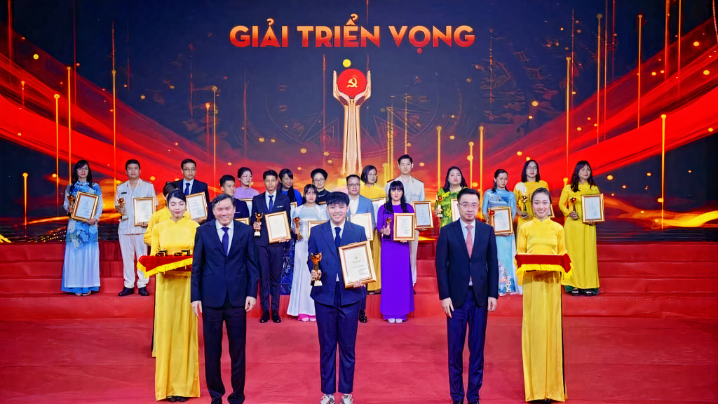 Nguyễn Bá Khải đoạt giải Triển vọng toàn quốc Cuộc thi viết chính luận bảo vệ nền tảng tư tưởng của Đảng.