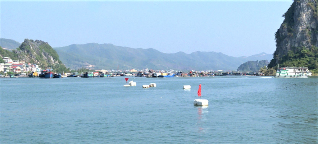 Hiện nay trên vùng biển huyện Vân Đồn còn 3 tàu xi mang bị trôi dạt, chìm đắm sau bão số 3 chưa xác định được chủ phương tiện.