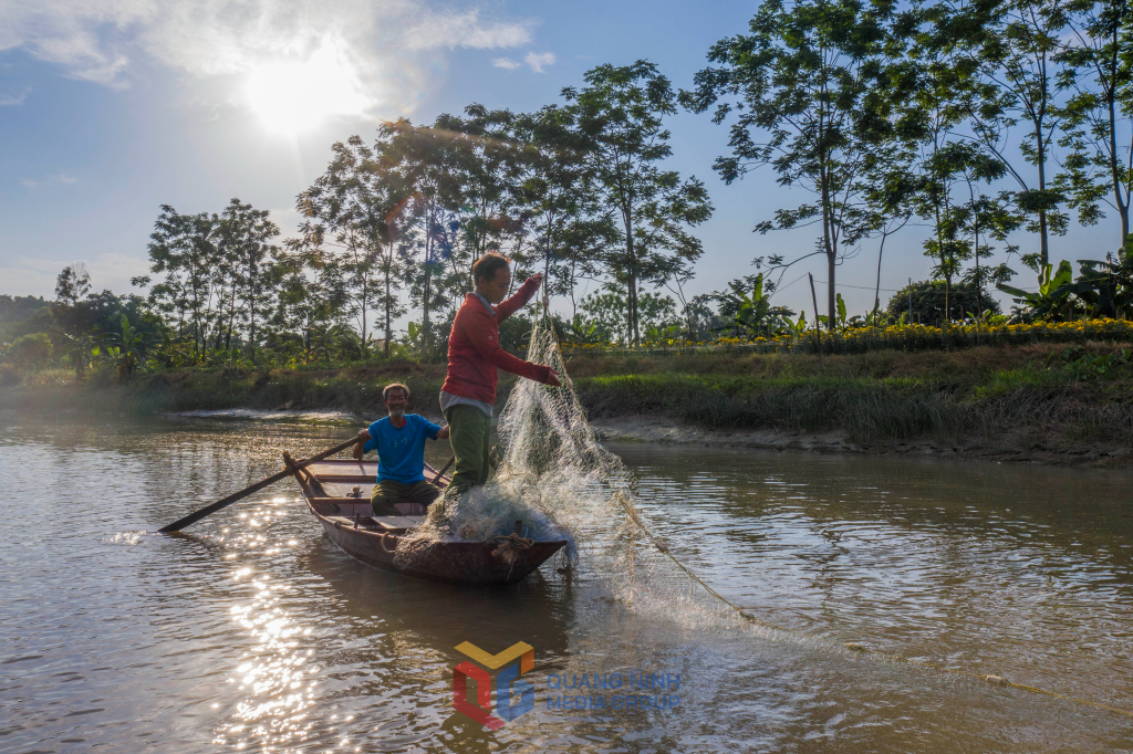 Một chiếc mủng nan và bộ lưới bắt cá đã đem lại kinh tế hiện tại , anh giang, đông triều