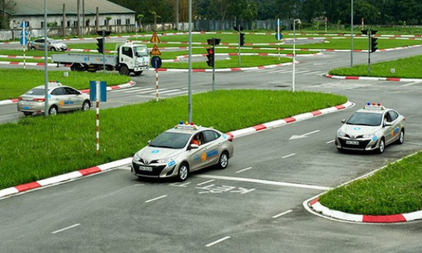 Bằng B1 có được lái xe ô tô không?