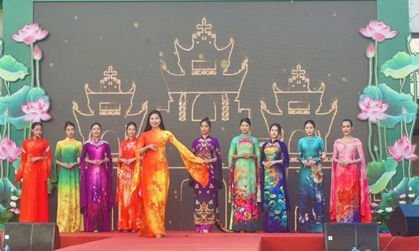 Hà Nội campaign encourages women to wear Áo Dài