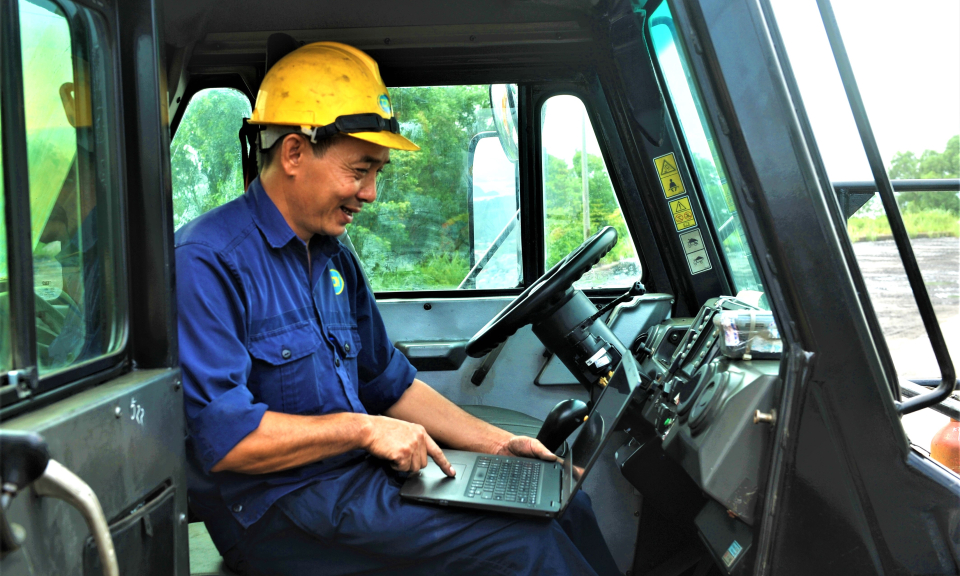 Người Đảng viên gương mẫu – Người Thợ sửa chữa ô tô giỏi ở Than Đèo Nai – Cọc Sáu