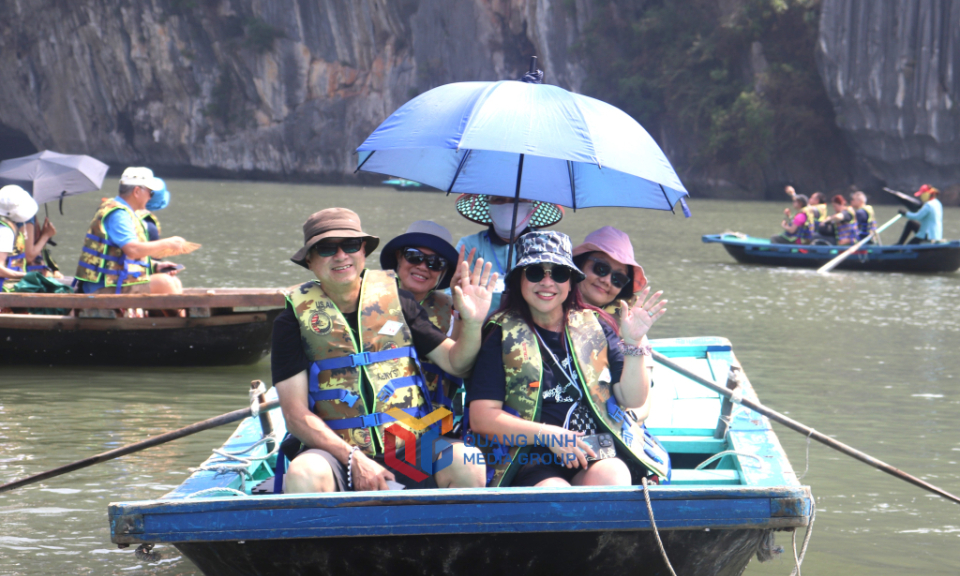 Quang Ninh welcomed 15.6 million tourist arrivals in 9 months