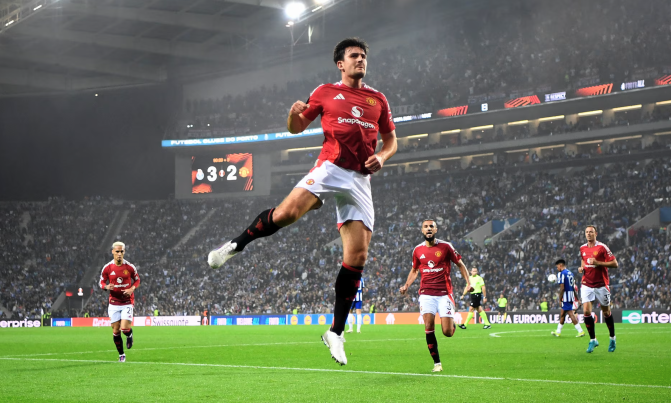 Maguire cứu Man Utd thoát thua