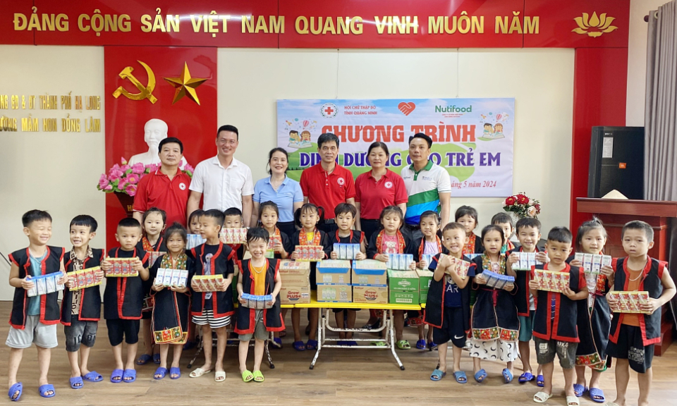 Chăm sóc sức khỏe dinh dưỡng trẻ em