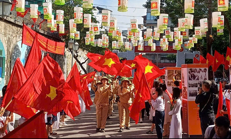 Hà Nội tưng bừng chào đón 70 năm Ngày giải phóng Thủ đô 