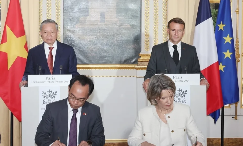 France affirms commitment to strengthening cooperation with Việt Nam