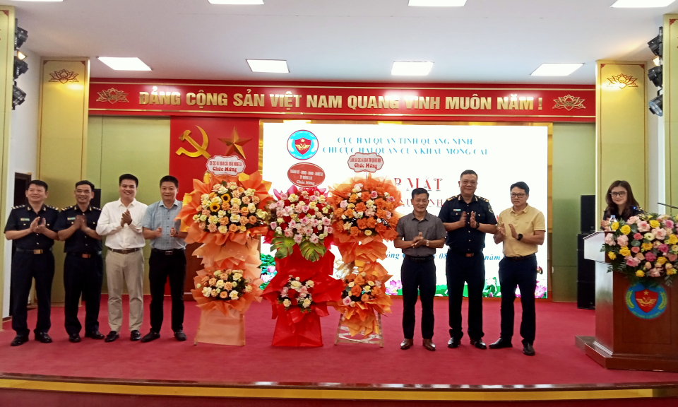 Hải quan cửa khẩu Móng Cái: Gặp mặt doanh nhân, doanh nghiệp nhân kỷ niệm Ngày Doanh nhân Việt Nam