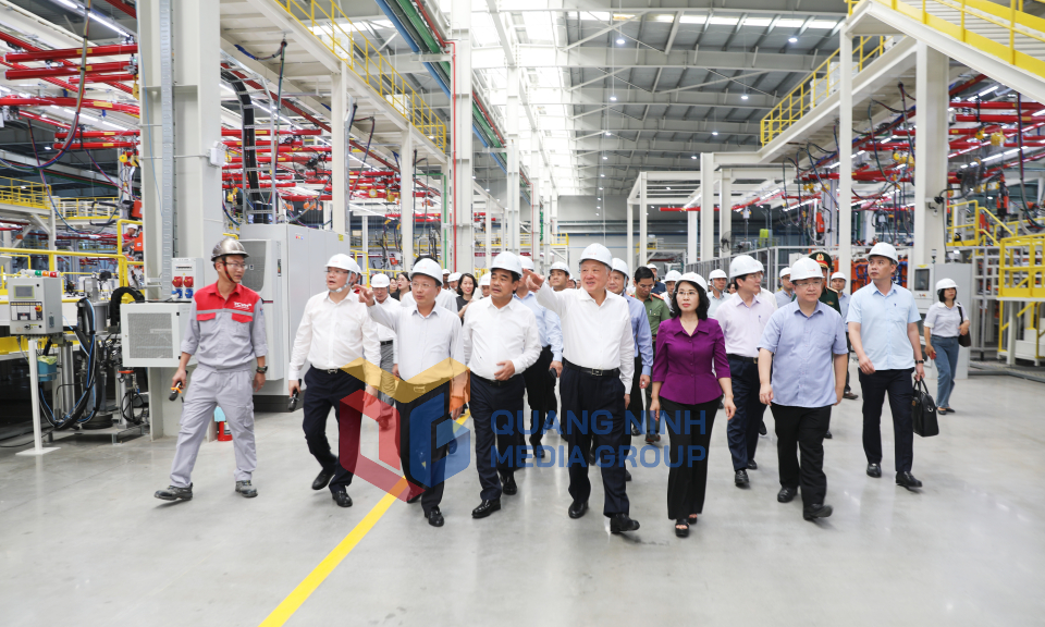 Phó Thủ tướng Thường trực Chính phủ Nguyễn Hòa Bình thăm và làm việc với tỉnh Quảng Ninh, tháng 10-2024