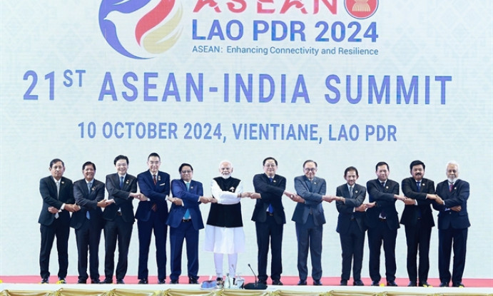 Vietnamese PM attends ASEAN summits with India, Canada