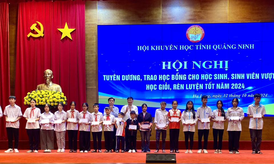 Hội nghị tuyên dương và trao học bổng cho học sinh, sinh viên năm 2024