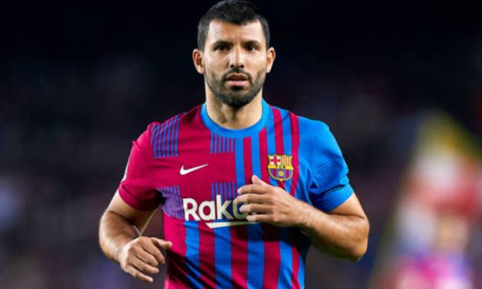 Aguero kiện Barca vì bị nợ lương