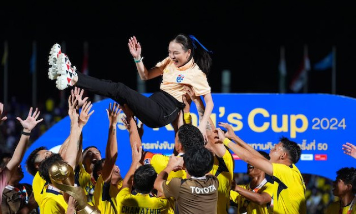 Vô địch King's Cup, bà Madam Pang thưởng nóng Thái Lan gần 4 tỷ đồng