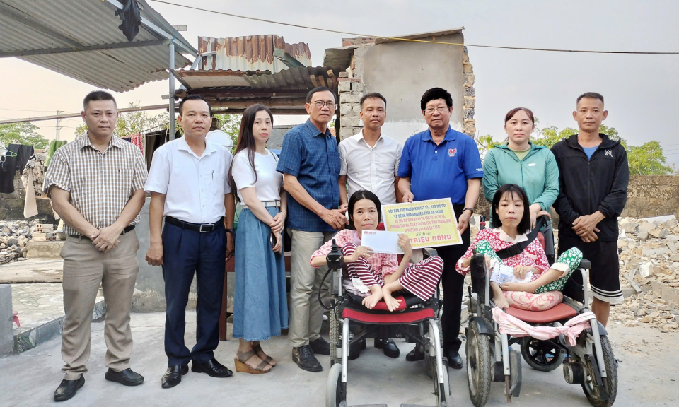 Chung tay chăm lo cho người khuyết tật, trẻ mồ côi