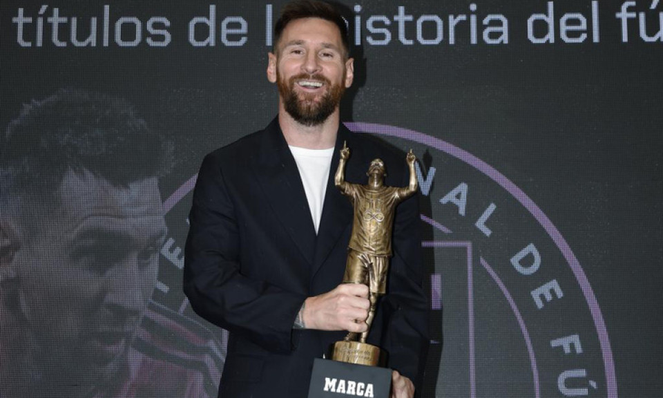 Messi vượt qua Ronaldo và Pele giành danh hiệu Cầu thủ vĩ đại nhất lịch sử