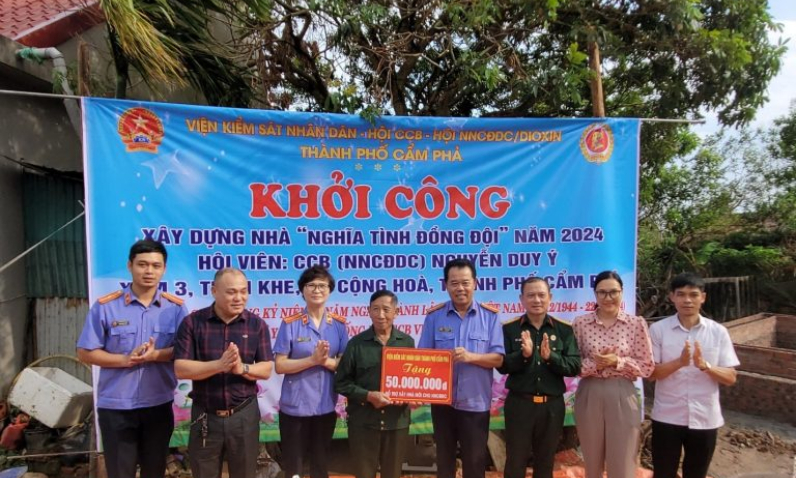 Ấm áp nghĩa tình đồng đội