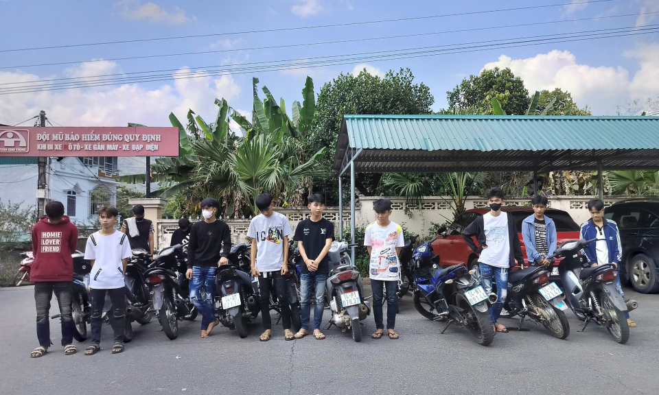 Công an huyện Bình Liêu bắt giữ, xử lý 31 trường hợp điều khiển xe mô tô gây rối an ninh, trật tự