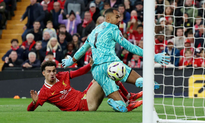 Hạ Chelsea, Liverpool đòi lại đỉnh bảng từ Man City