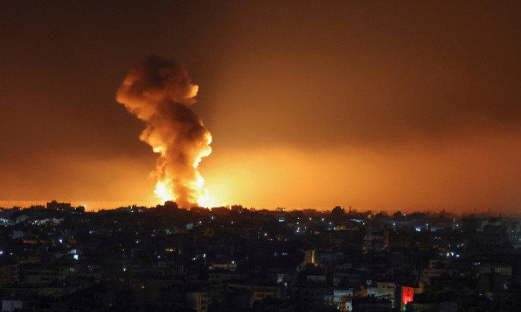 Israel tập kích kho tiền, vàng của Hezbollah