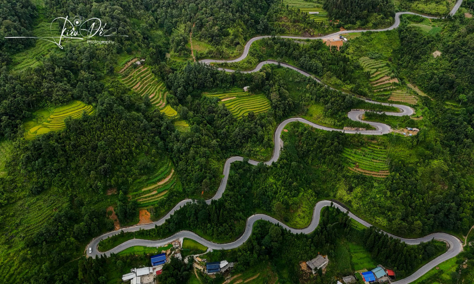 Cung đường 'ngựa chùn bước, người nhức chân' ở Hà Giang, đẹp như Thụy Sĩ thu nhỏ