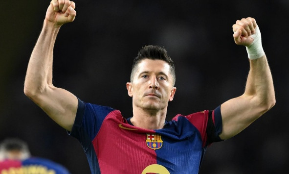 Lewandowski chạm cột mốc vĩ đại, xếp sau Messi - Ronaldo