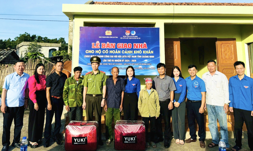 Hải Hà: Bàn giao nhà cho hộ nghèo 