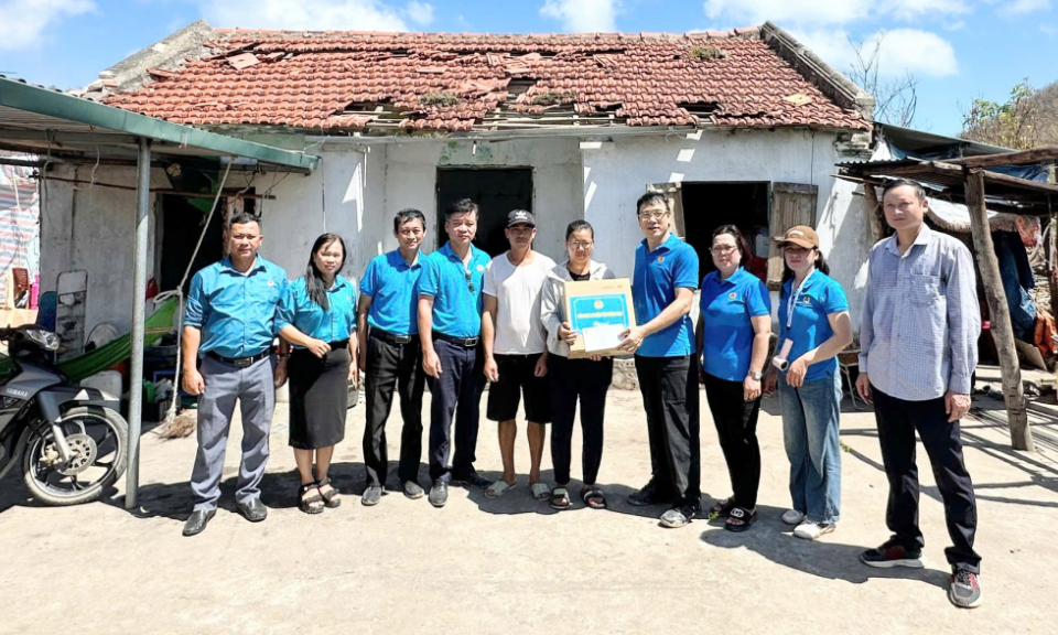 Trợ lực kịp thời sau bão số 3
