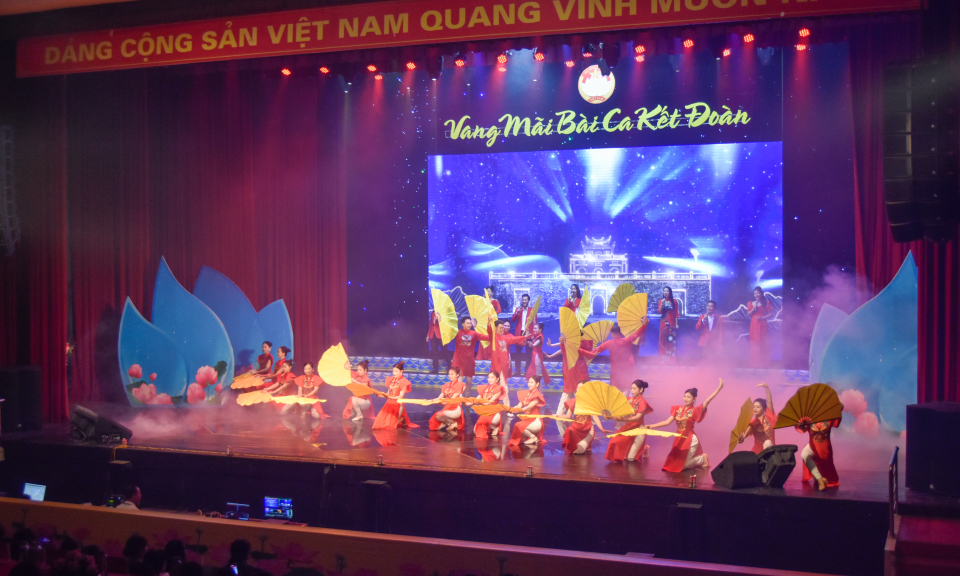 Phát triển văn hóa, con người Quảng Ninh