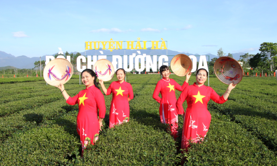 Joyful Duong Hoa tea festival