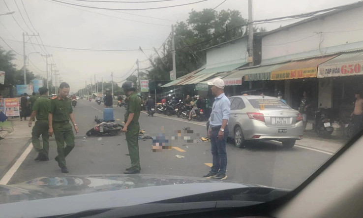 Ô tô tập lái va chạm xe máy ở Nhà Bè, một người tử vong