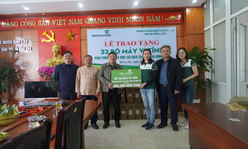 Vietcombank Đông Quảng Ninh: Học tập và làm theo tư tưởng, đạo đức, phong cách Hồ Chí Minh