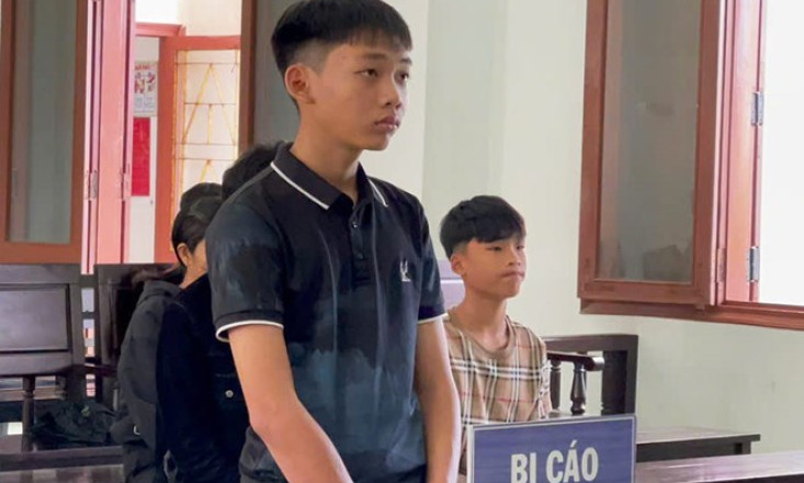 Đâm trọng thương bạn học ở Phú Yên sau lời thách thức