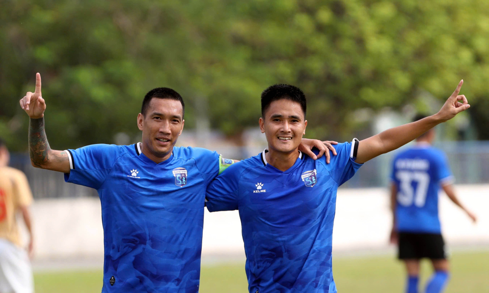 Thắng Trẻ CAHN 2-1, Quảng Ninh FC tạm vươn lên đầu BXH