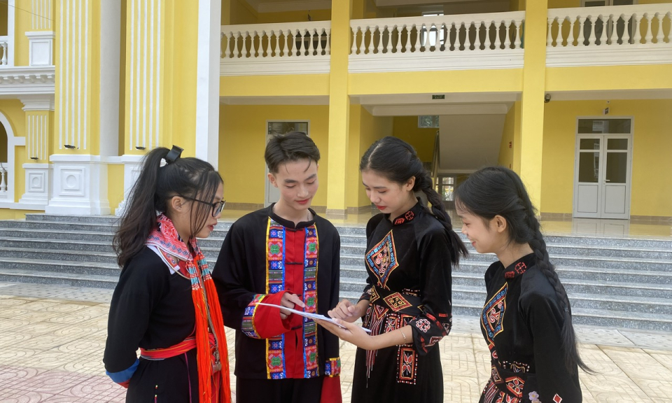 Dành nhiều quan tâm cho giáo dục vùng đồng bào dân tộc thiểu số