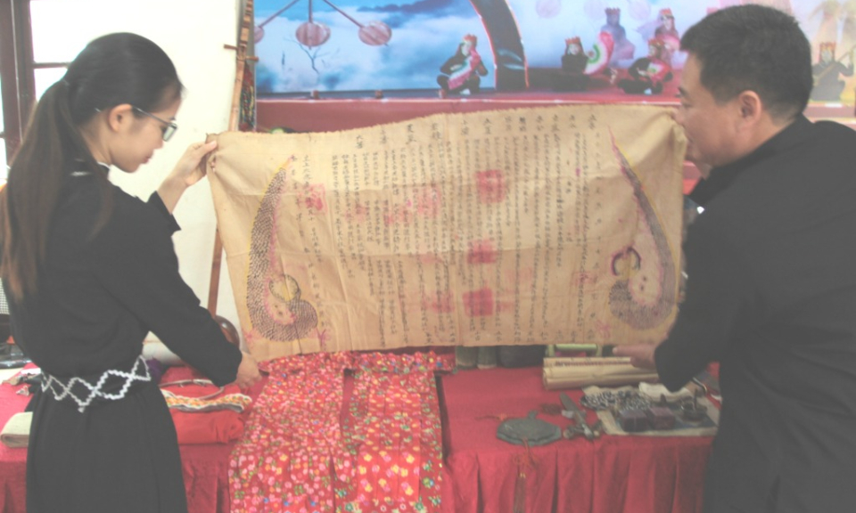 Tranh thờ của người Tày